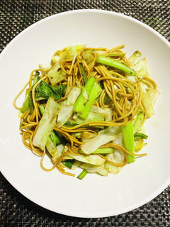 えんどう豆の麺で黒焼きそば-レシピのメイン写真