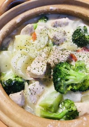 鶏肉とブロッコリー●根菜シチュー鍋-レシピのメイン写真
