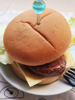 弁当ミニバーグ2個で!お家チーズバーガー-レシピのメイン写真