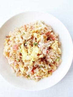 簡単手軽な【カニカマと卵の炒飯】-レシピのメイン写真