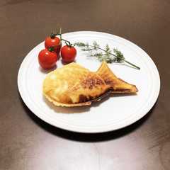 A picture of サーモンのパイ包み たい焼き.