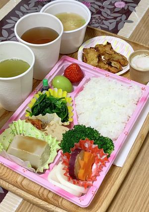 使い捨て容器に詰める差し入れ弁当…夜3-レシピのメイン写真