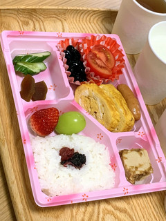 使い捨て容器に詰める差し入れ弁当…朝3-レシピのメイン写真