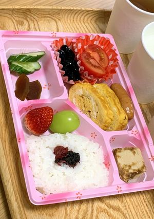 使い捨て容器に詰める差し入れ弁当…朝3-レシピのメイン写真