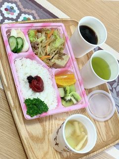 使い捨て容器に詰める差し入れ弁当…昼2-レシピのメイン写真