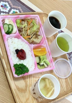 使い捨て容器に詰める差し入れ弁当…昼2-レシピのメイン写真