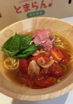 クリスマスカラーのとまらん♪ラーメン-レシピのメイン写真