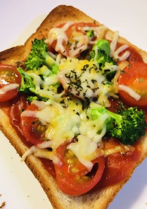パッと見ピザ風トースト●チーズ＆トマト-レシピのメイン写真