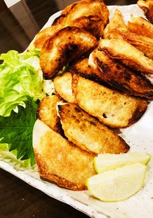 簡単おつまみ♡カニカマの揚げ焼き餃子-レシピのメイン写真