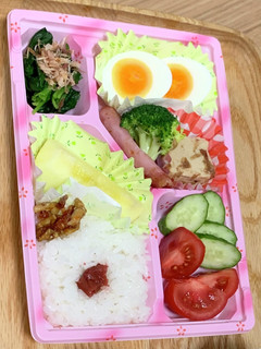 使い捨て容器に詰める差し入れ弁当…朝4-レシピのメイン写真
