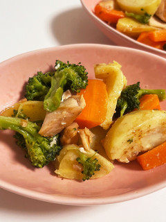 鮭と野菜の塩麹バター炒め-レシピのメイン写真