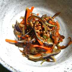 รูปของ すき焼きのたれ味‥コールラビの皮料理