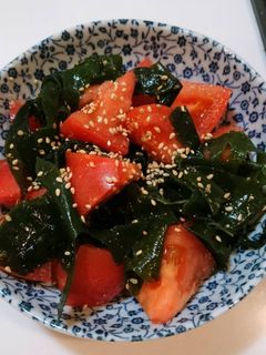 簡単!美味♪トマトとわかめの生姜ごま和え-レシピのメイン写真
