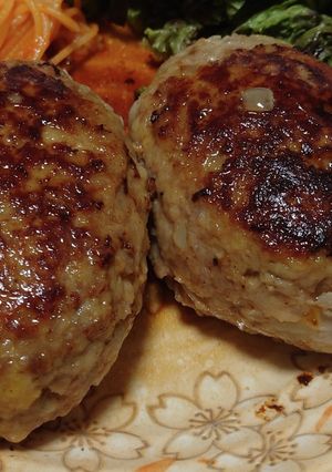 牛乳不用！ダシダで旨味たっぷりハンバーグ-レシピのメイン写真