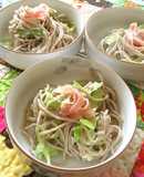 冬でも　キャベツと生ハムのそばサラダ