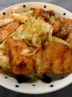 焼肉のタレでガッツリ長ネギ豚丼-レシピのメイン写真