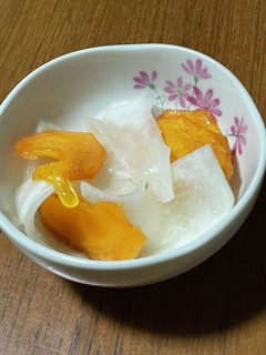 カブと柿の柚子酢和え-レシピのメイン写真