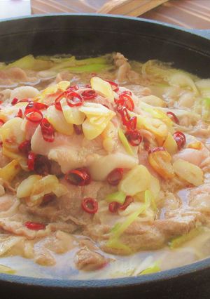 〖 豚肩ロース肉と白ねぎの赤辛鍋 〗-レシピのメイン写真
