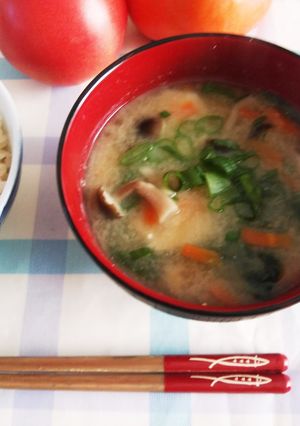 具だくさんの味噌汁-レシピのメイン写真