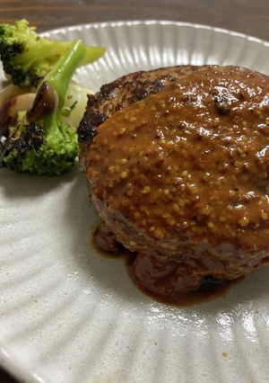 肉汁たっぷり！矯正中の男前ハンバーグ-レシピのメイン写真
