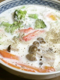 牛乳+白だしで、具だくさんの煮込みうどん-レシピのメイン写真