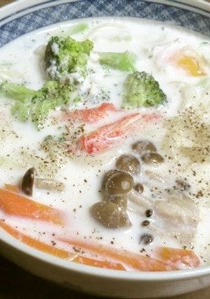 牛乳＋白だしで、具だくさんの煮込みうどん-レシピのメイン写真