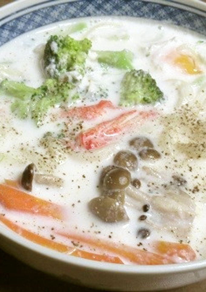 牛乳＋白だしで、具だくさんの煮込みうどん-レシピのメイン写真