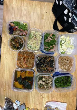 作り置きと少しはみ出た今日のお弁当-レシピのメイン写真