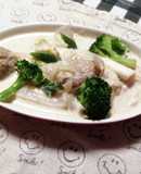 白菜と肉団子の牛乳味噌ごまスープ