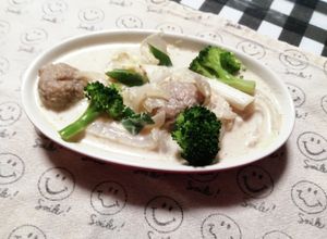 白菜と肉団子の牛乳味噌ごまスープ-レシピのメイン写真