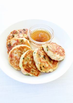 ふわふわ【豆腐の丸め焼き（カニカマチーズ-レシピのメイン写真