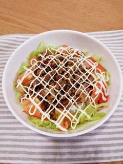 てりマヨそぼろのサラダ丼-レシピのメイン写真