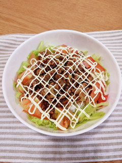 てりマヨそぼろのサラダ丼-レシピのメイン写真