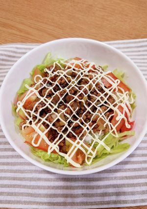 てりマヨそぼろのサラダ丼-レシピのメイン写真