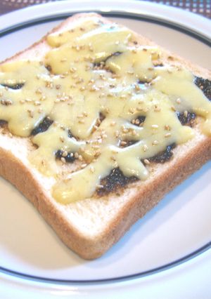 ごはんですよトースト-レシピのメイン写真