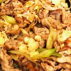 รูปของ 長ネギ・豚肉と卵の甘辛炒め