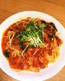 ほうれん草とソーセージのトマトパスタ