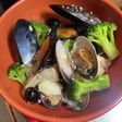 魚介とブロッコリーのアンチョビ蒸し炒め