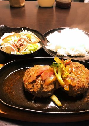 チーズハンバーグと簡単サラダレシピ投稿祭-レシピのメイン写真