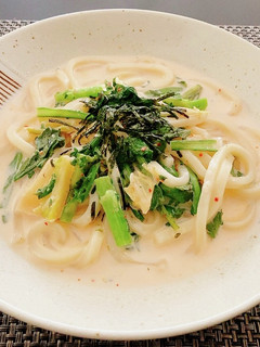 レンジで春菊のキムチチーズクリームうどん-レシピのメイン写真