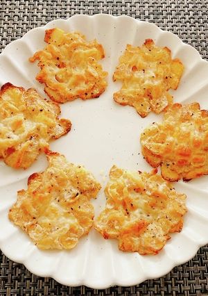 牛乳とコーンフレークでチーズ胡椒煎餅風♪-レシピのメイン写真