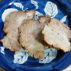รูปของ 手作り焼き豚（孫達に伝授甘め）