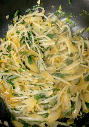 ニラともやしと玉ねぎの野菜炒め-レシピのメイン写真
