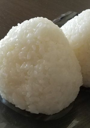 塩おにぎり(塩むすび)-レシピのメイン写真