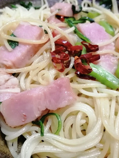 春菊とベーコンのペペロンチーノ-レシピのメイン写真