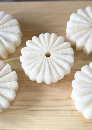 少し手抜きで!大根の菊の花飾り切り-レシピのメイン写真