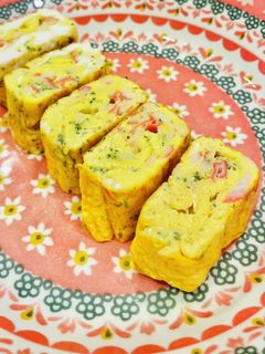 ほっこりお弁当♡カニカマとパセリの卵焼き-レシピのメイン写真