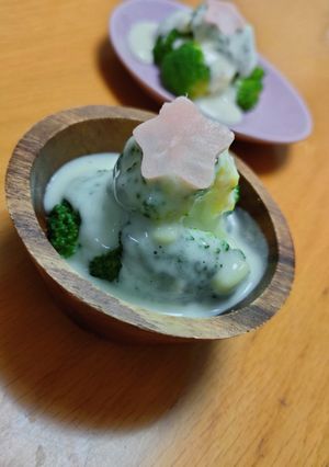 クリスマスツリーのホワイトソースがけ-レシピのメイン写真