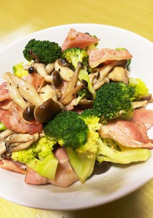 ブロッコしめじベーコンのニンニク醤油炒め-レシピのメイン写真