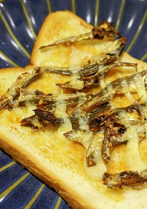 正月料理リメイク♡田作り味噌マヨトースト-レシピのメイン写真